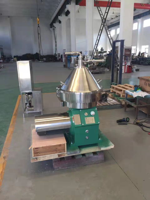 Центрифуга непрерывного действия для осветления сиропа молочной сыворотки. Сепарация пахты.